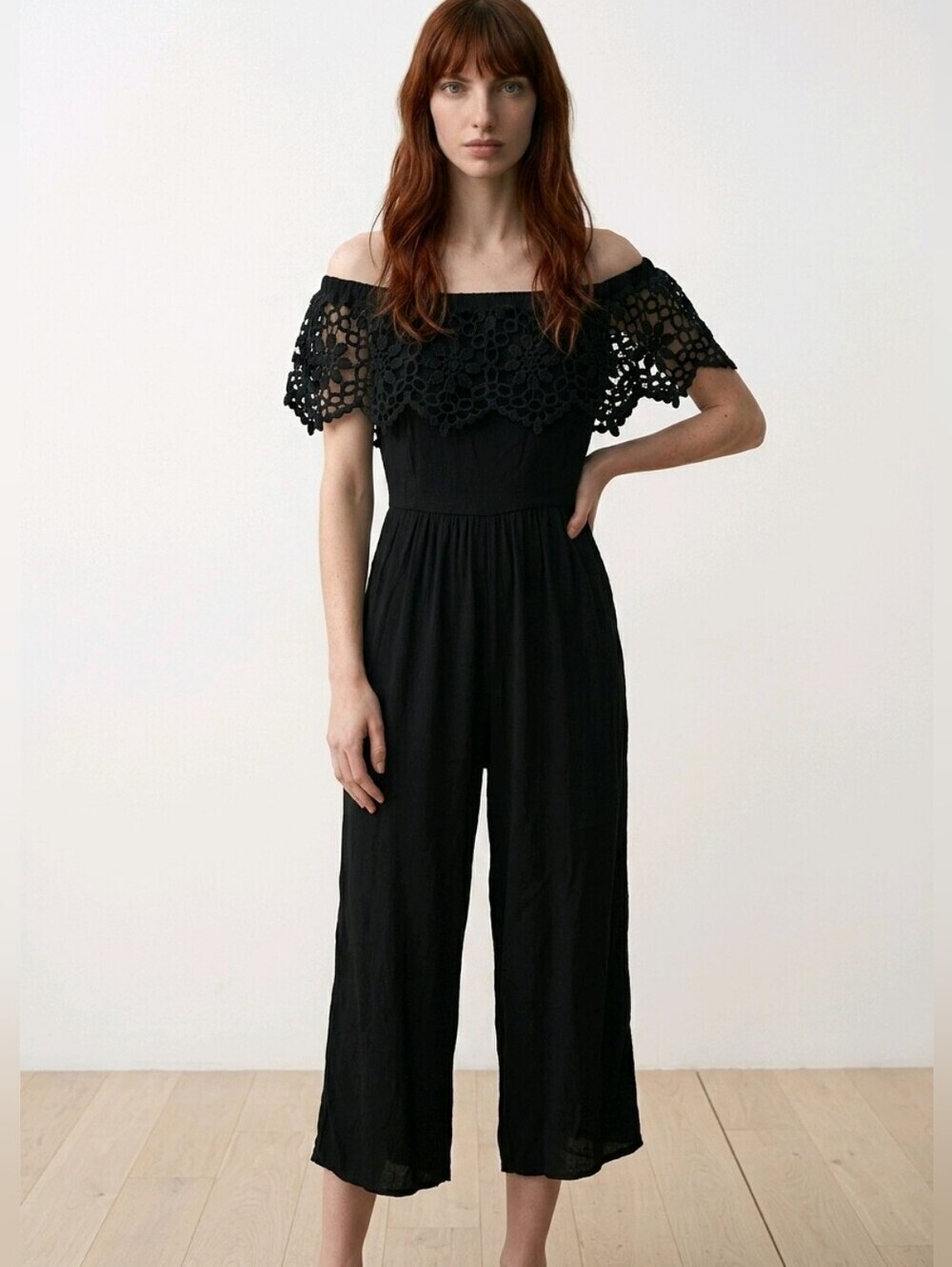 Hint of Blush Black Romper Beautiful Embroidery Sz M Great Condition